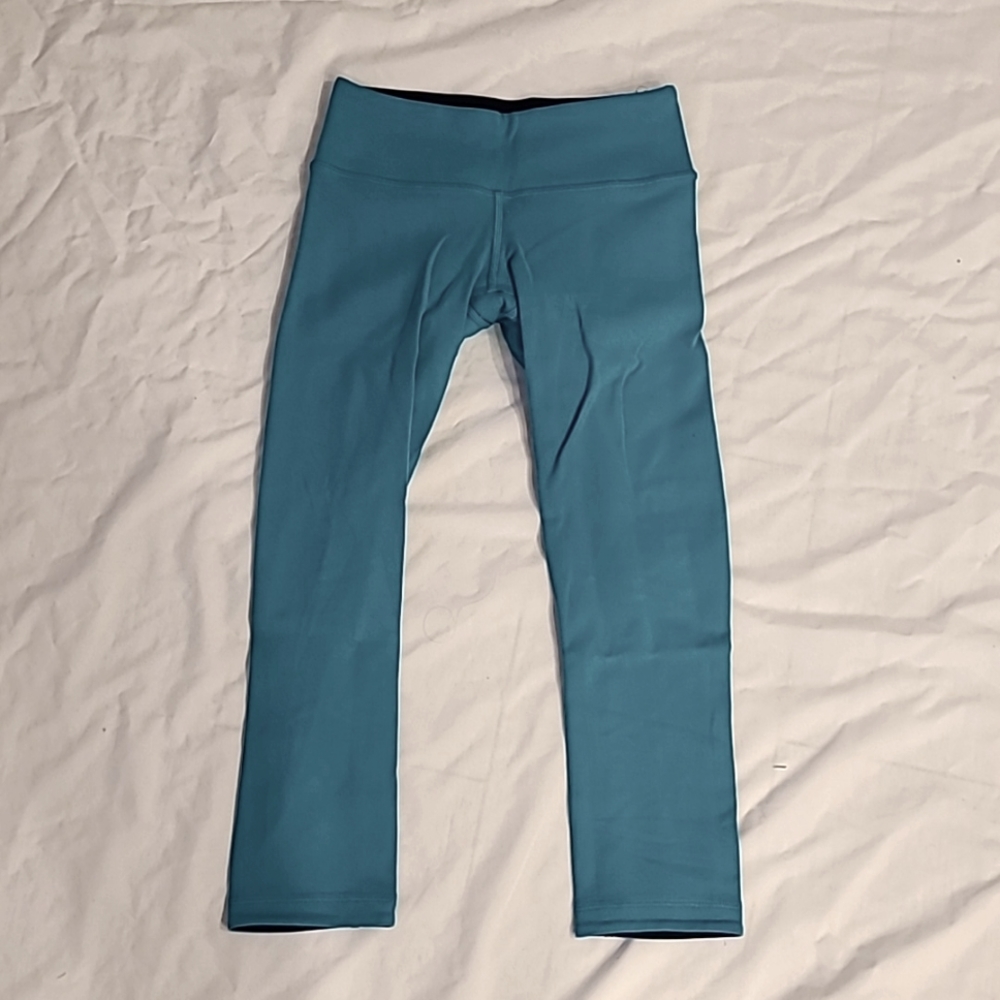 Lululemon teal blue capris